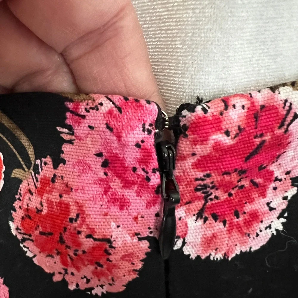Talbots Black and Pink Floral Pencil Skirt Size: 2 Petite‎ NEW